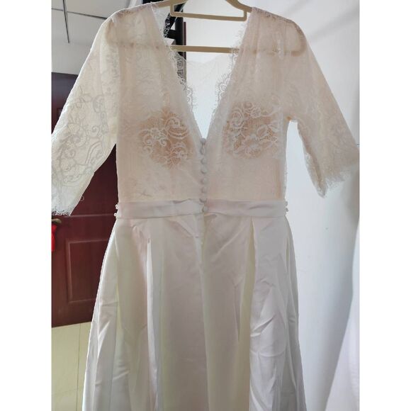 IS-NWT Elegant Long Sleeve Wedding Dresses V-Neck Satin A-Line Bridal Gown - Picture 5 of 7